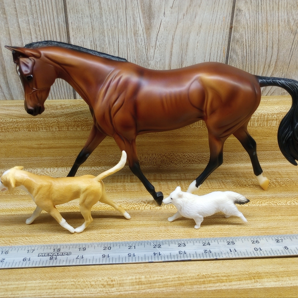 Breyer Protocol and dogs gift set